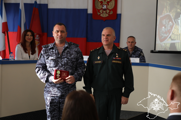В КРЫМУ ПОДРАЗДЕЛЕНИЯ ВНЕВЕДОМСТВЕННОЙ ОХРАНЫ РОСГВАРДИИ ОТМЕТИЛИ ПРОФЕССИОНАЛЬНЫЙ ПРАЗДНИК