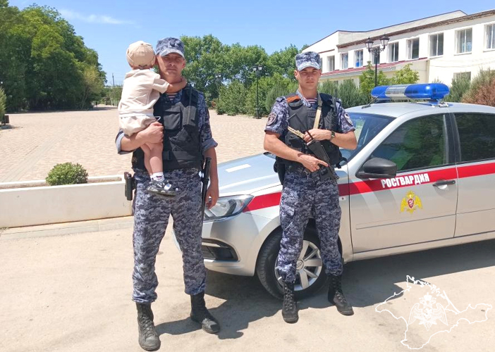В КРЫМУ СОТРУДНИКИ РОСГВАРДИИ НАШЛИ И ВЕРНУЛИ РОДИТЕЛЯМ ПОТЕРЯВШЕГОСЯ РЕБЁНКА