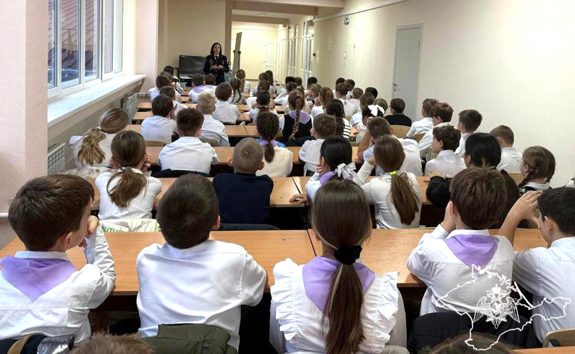 В СИМФЕРОПОЛЕ ОФИЦЕР РОСГВАРДИИ ОТМЕЧЕНА БЛАГОДАРНОСТЬЮ ДЕПАРТАМЕНТА ОБРАЗОВАНИЯ