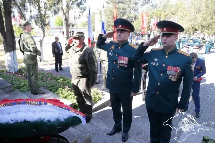 В Крыму и Севастополе росгвардейцы приняли участие в мероприятиях, посвященных 81-й годовщине Победы в Великой Отечественной войне 