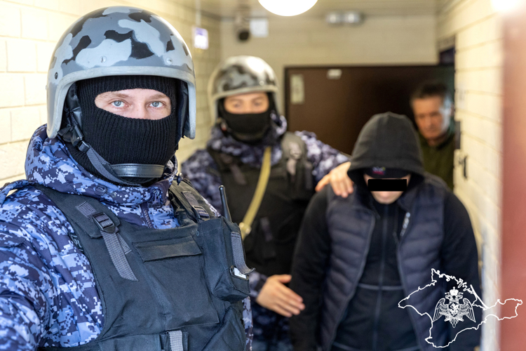 В Симферополе росгвардейцы задержали по горячим следам подозреваемого в краже