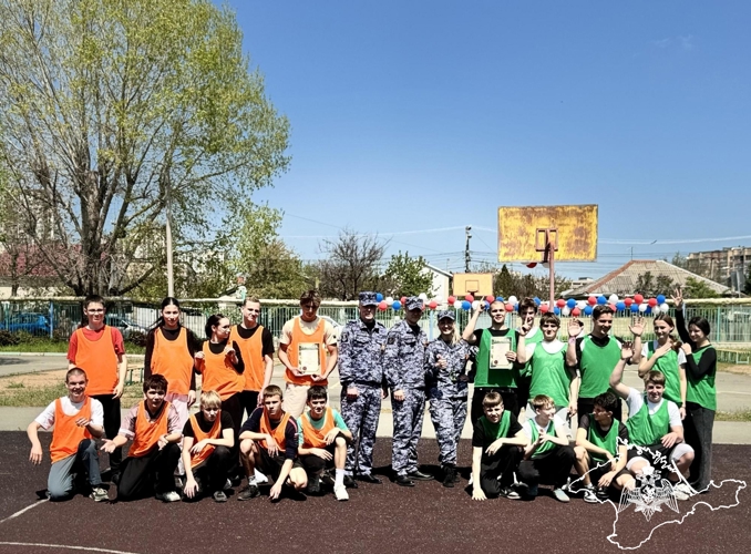 Росгвардейцы провели военно-спортивную эстафету для подшефных школьников в Симферополе