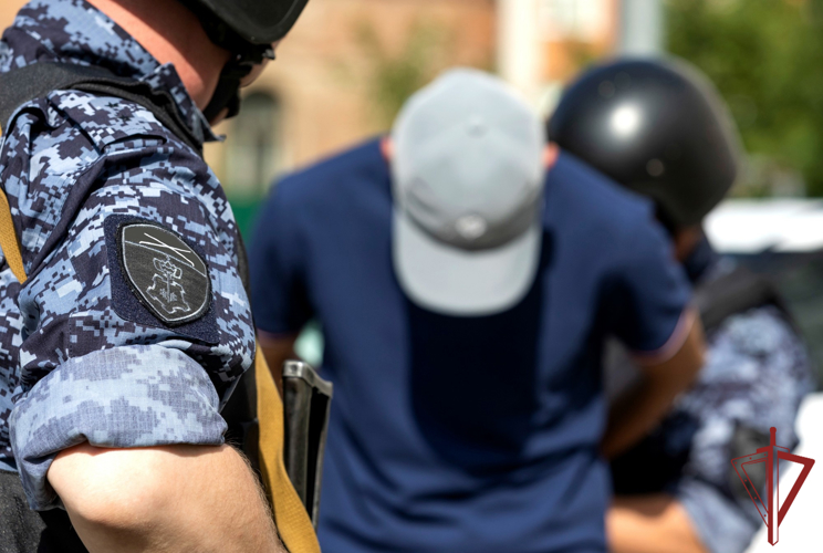 Сотрудники Росгвардии пресекли противоправные действия агрессивного правонарушителя в Симферополе