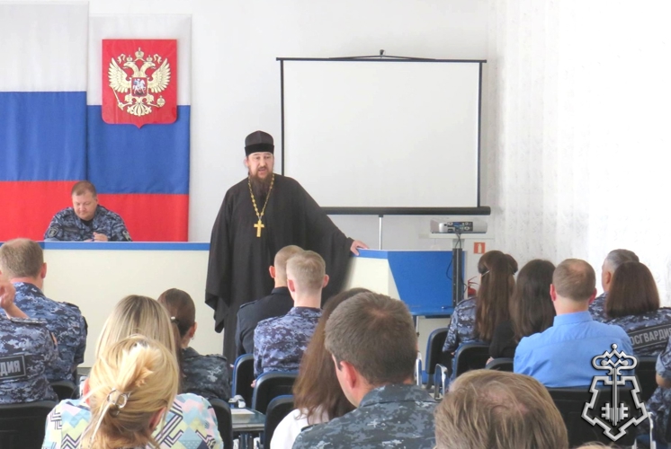 Росгвардейцы стали участниками встречи с представителем духовенства Симферопольской и Крымской епархии в День празднования Крещения Руси